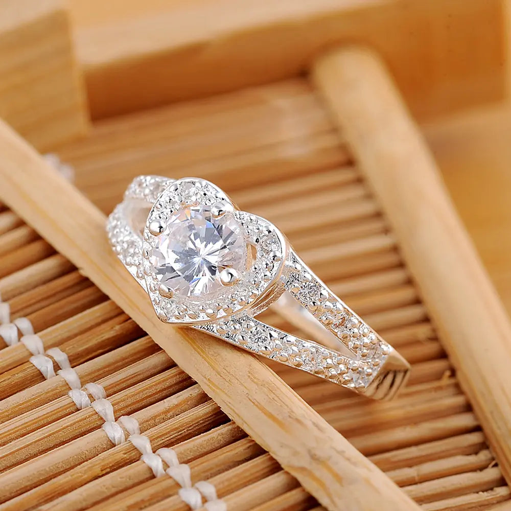 Anillo Elegante de Corazón con Circonia en Plata 925