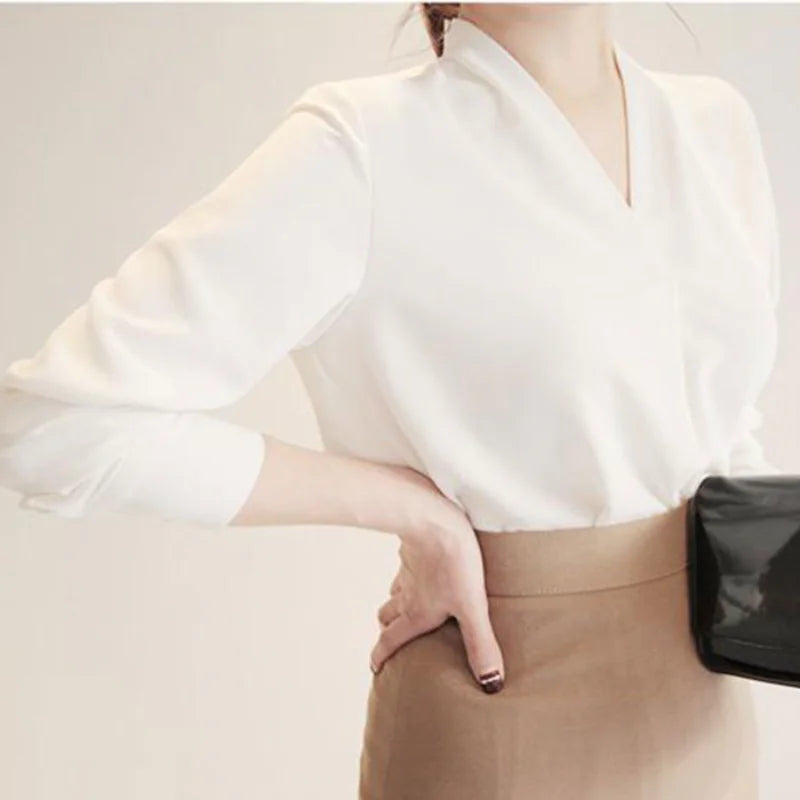 Camisa blanca de gasa Cuello en V, corte holgado
