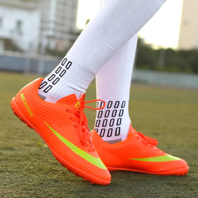 Zapatos de fútbol de césped.