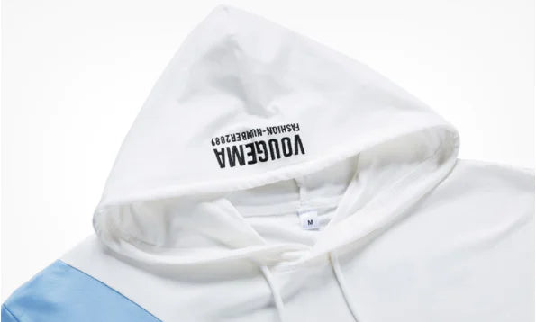 Camiseta de manga corta con capucha y bloques de color