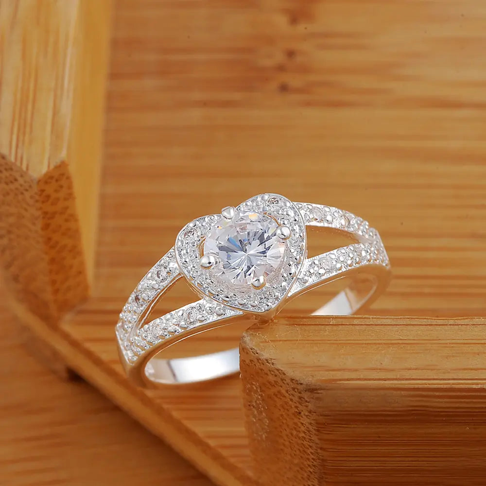 Anillo Elegante de Corazón con Circonia en Plata 925