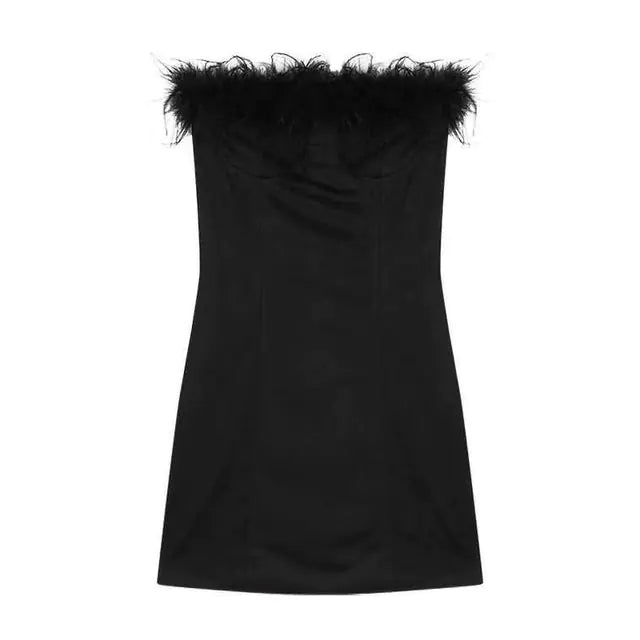 Mini vestido sin tirantes con plumas