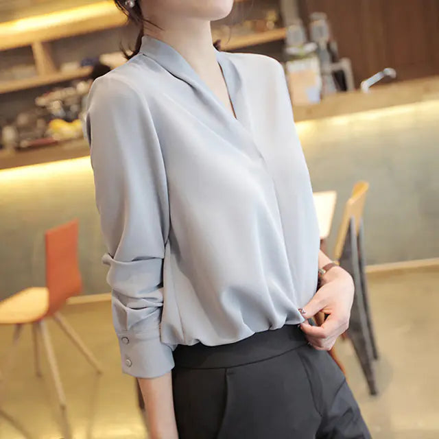 Camisa blanca de gasa Cuello en V, corte holgado