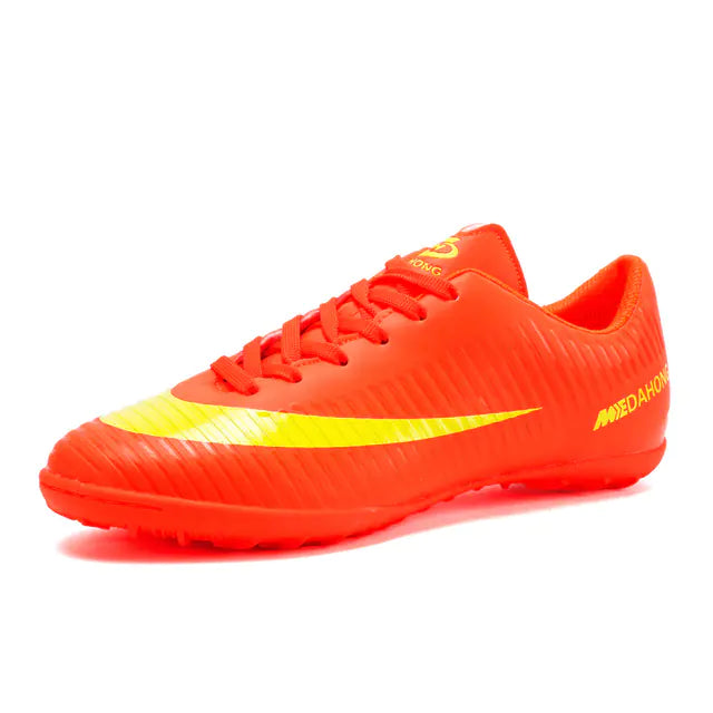 Zapatos de fútbol de césped.