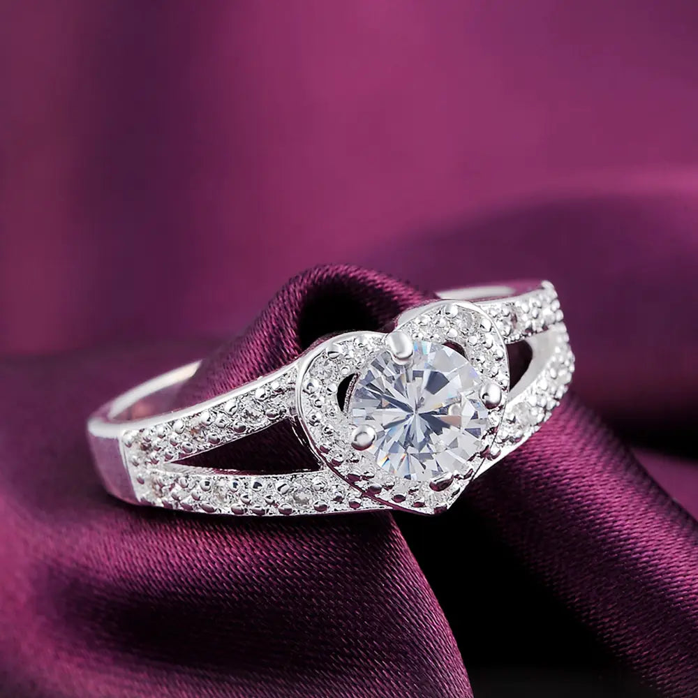 Anillo Elegante de Corazón con Circonia en Plata 925