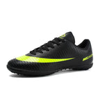 Zapatos de fútbol de césped.