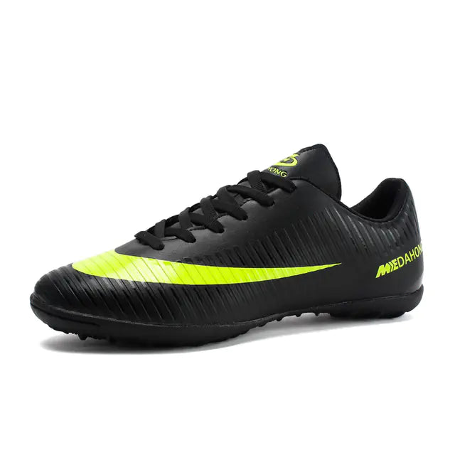 Zapatos de fútbol de césped.